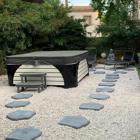 Les Dahlias Appartement 4 Personnes Jacuzzi Barbecue Jardin Arbore Climatise Agde Exterior photo