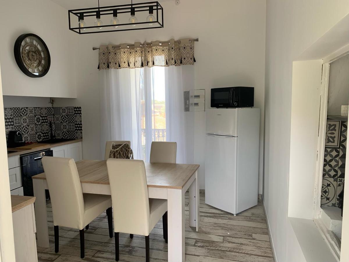Les Dahlias 4 Personnes Jacuzzi Barbecue Jardin Arbore Climatise Apartment