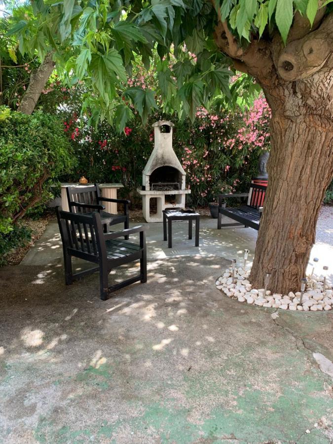 Les Dahlias 4 Personnes Jacuzzi Barbecue Jardin Arbore Climatise Agde