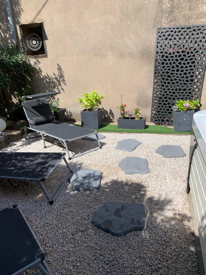 Les Dahlias 4 Personnes Jacuzzi Barbecue Jardin Arbore Climatise Apartment